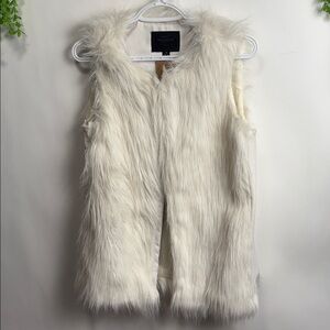 Miss London Black Label. White fax fur vest. Lined. Size medium